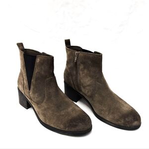 Clarks NEVELLA Bell Suede Chelsea Boots in Taupe Brown
